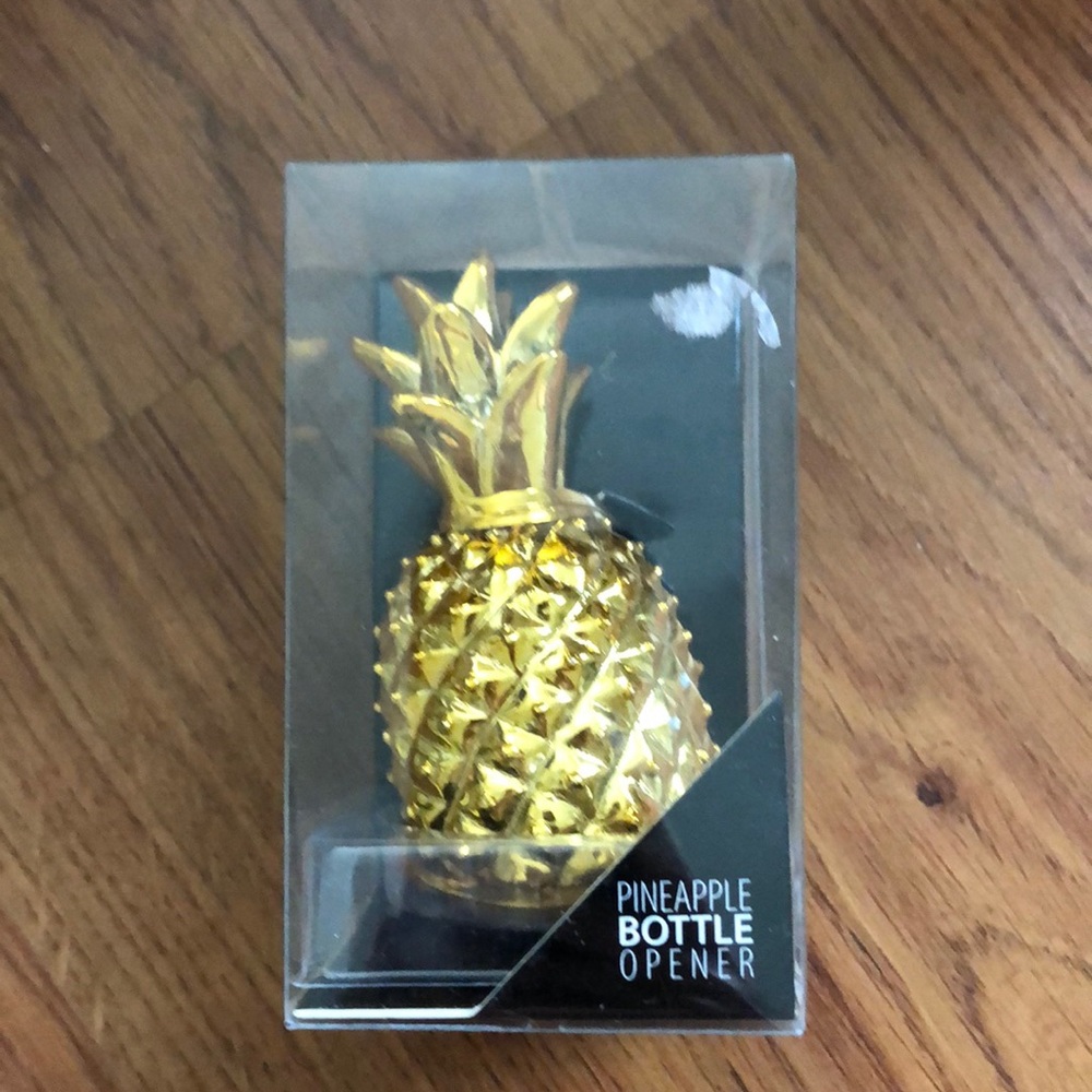 Súper Cute!  Pineapple bottle opener! New!